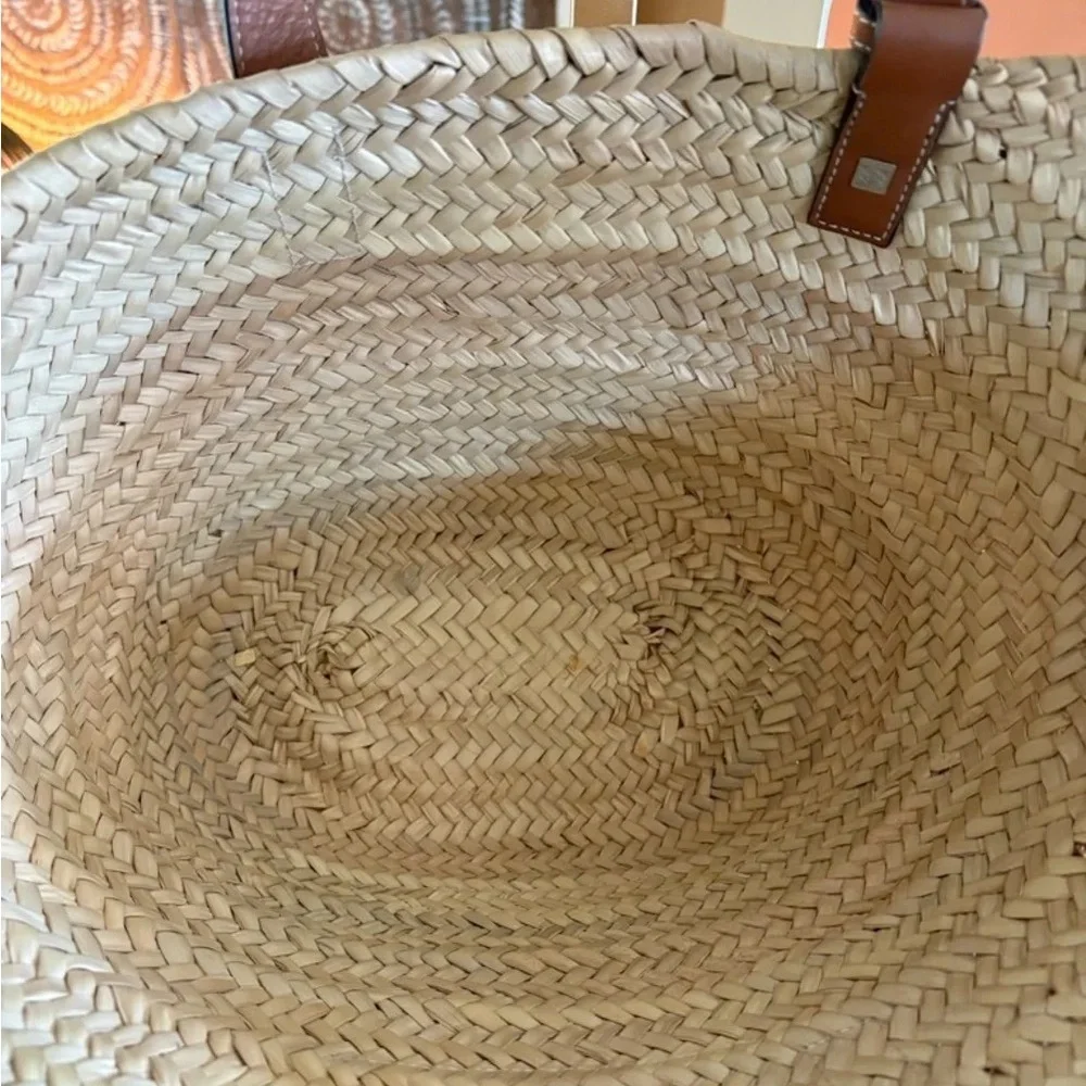 🍒Loewe Natural Straw Tote with Tan Leather Patch and Straps (the Medium size). - Picture 2 of 4
